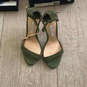 NWT Olive green Ambrose Tony Bianco heels